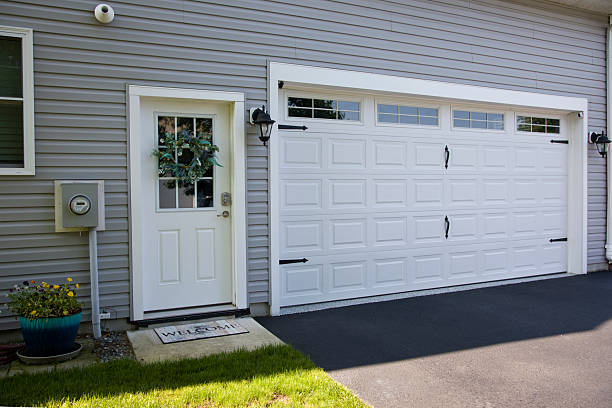 24/7 Emergency Garage Door Panel Replacement experts in Lee County County, IA